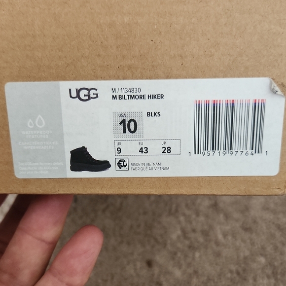 UGG NEVER WORN BILTMORE HIKER Black Boots with Red Laces - Picture 2 of 8